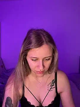 lunawolf21 online show from February 2026 07:37:01 AM