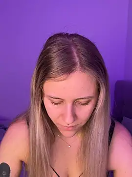 lunawolf21 online show from February 2026 07:27:01 AM