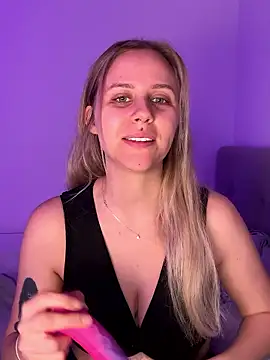 lunawolf21 online show from February 2026 07:19:01 AM