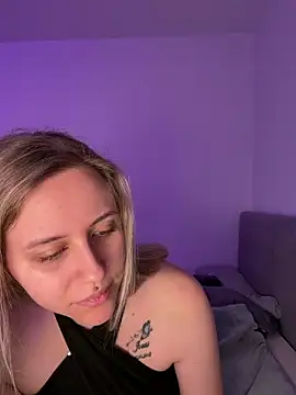 lunawolf21 online show from March 2026 07:48:02 AM