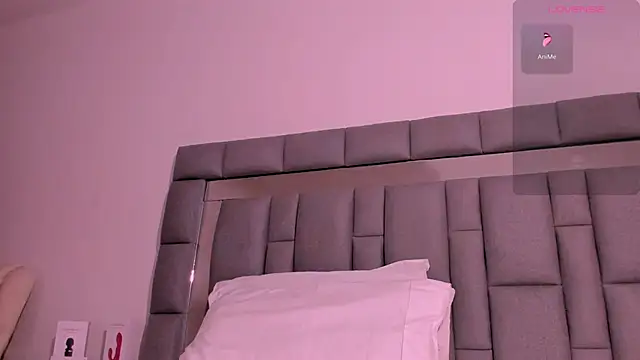 vivianne scott online show from September 2025 12:05:02 PM