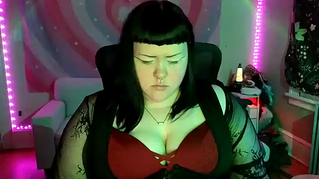 Snapshot of Flamefairy710 chatting on October 2025 10:52:01 PM Flamefairy710 online show from October 2025 10:52:01 PM