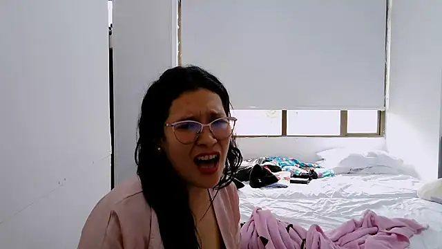 luxandracon23 online show from September 2025 07:58:02 PM