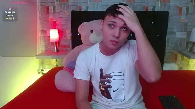 couple lovelyds online show from February 2025 12:37:02 PM