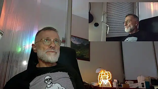 MusclesCigarsFFPig online show from May 2026 09:20:02 PM