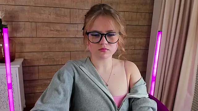 Snapshot of SelinSwarovski chatting on March 2025 03:04:02 AM SelinSwarovski online show from March 2025 03:04:02 AM