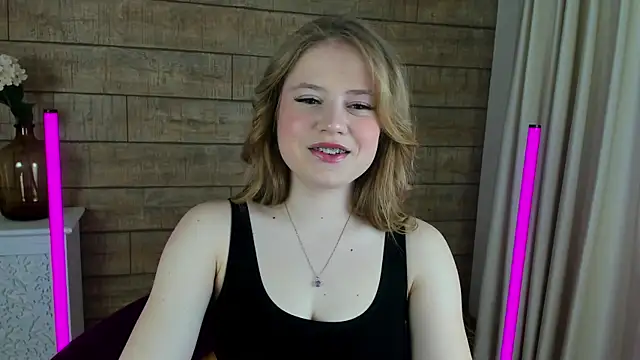 Snapshot of SelinSwarovski chatting on March 2025 04:30:01 PM SelinSwarovski online show from March 2025 04:30:01 PM