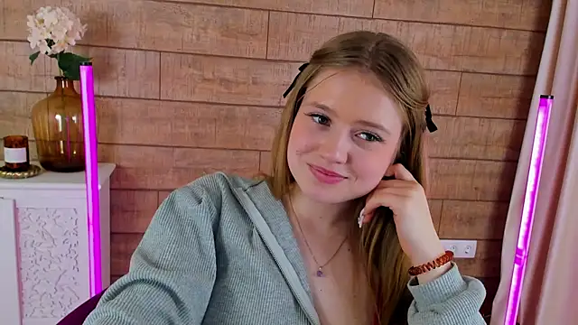 Snapshot of SelinSwarovski chatting on March 2025 03:20:01 AM SelinSwarovski online show from March 2025 03:20:01 AM