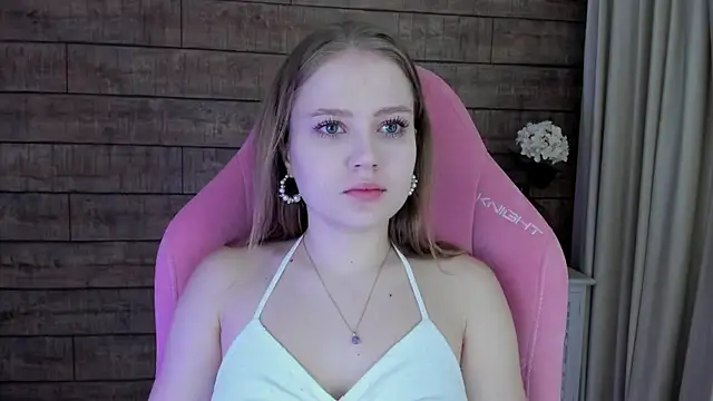 Snapshot of SelinSwarovski chatting on September 2025 04:07:01 PM SelinSwarovski online show from September 2025 04:07:01 PM