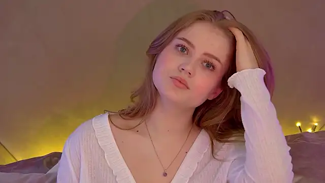 Snapshot of SelinSwarovski chatting on September 2025 06:00:01 PM SelinSwarovski online show from September 2025 06:00:01 PM