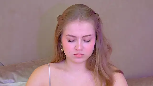 Snapshot of SelinSwarovski chatting on September 2025 04:11:01 PM SelinSwarovski online show from September 2025 04:11:01 PM