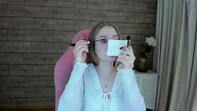 Snapshot of SelinSwarovski chatting on October 2025 04:15:02 PM SelinSwarovski online show from October 2025 04:15:02 PM