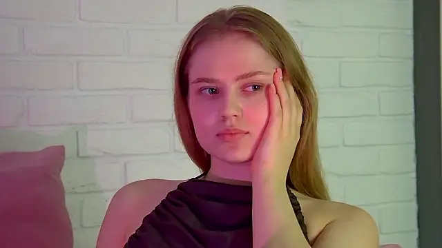 Snapshot of SelinSwarovski chatting on November 2025 06:14:01 AM SelinSwarovski online show from November 2025 06:14:01 AM