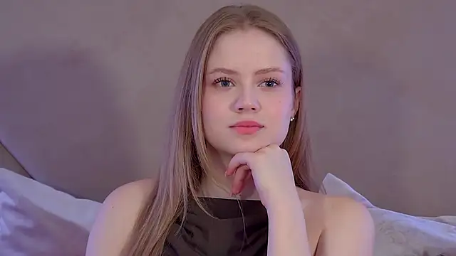 Snapshot of SelinSwarovski chatting on December 2025 04:23:02 PM SelinSwarovski online show from December 2025 04:23:02 PM