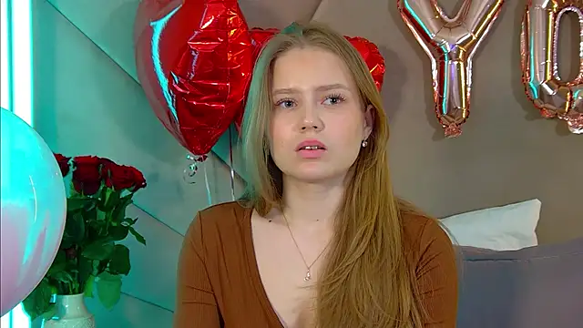 Snapshot of SelinSwarovski chatting on February 2026 04:41:01 AM SelinSwarovski online show from February 2026 04:41:01 AM