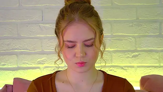 Snapshot of SelinSwarovski chatting on February 2026 04:49:02 PM SelinSwarovski online show from February 2026 04:49:02 PM