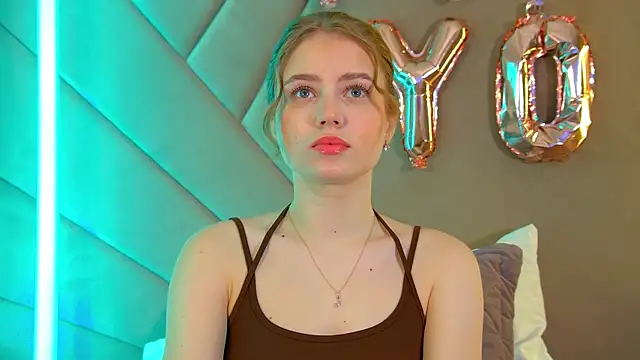 Snapshot of SelinSwarovski chatting on February 2026 05:11:02 PM SelinSwarovski online show from February 2026 05:11:02 PM