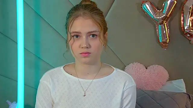 Snapshot of SelinSwarovski chatting on February 2026 04:52:02 PM SelinSwarovski online show from February 2026 04:52:02 PM