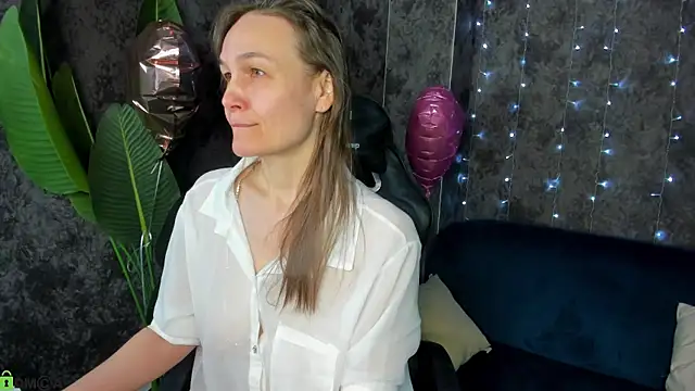 Lillian White online show from February 2026 01:02:02 AM