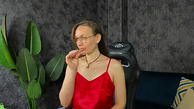 Snapshot of Lillian_White chatting on June 2026 12:46:02 AM Lillian White online show from June 2026 12:46:02 AM