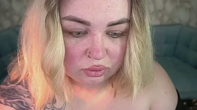 ZaraReignn online show from April 2026 07:52:02 PM