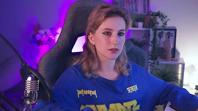 LuxRayi online show from December 2024 07:11:02 PM