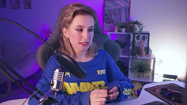 LuxRayi online show from December 2024 10:14:02 PM