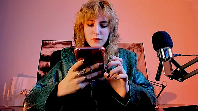 LuxRayi online show from December 2024 06:10:01 PM