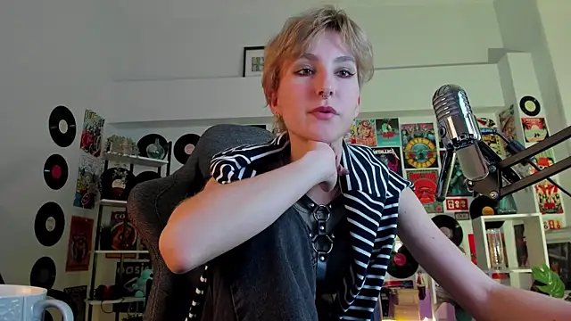 LuxRayi online show from December 2024 09:33:02 AM