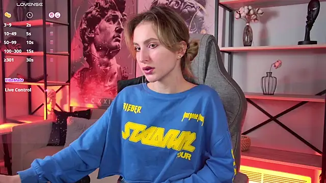 LuxRayi online show from December 2025 02:41:02 AM