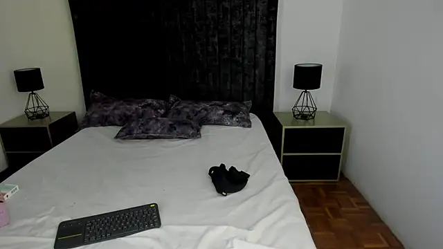 Snapshot of NataGarcia chatting on April 2026 04:12:02 PM NataGarcia online show from April 2026 04:12:02 PM
