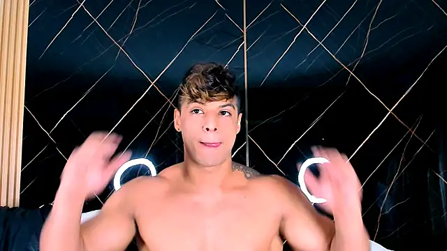 Owen Muzcle online show from October 2025 04:18:01 PM