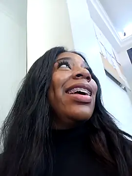 KloheCurvy online show from December 2024 01:33:02 PM