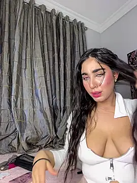 Snapshot of Meryem_Queen chatting on March 2026 11:32:02 PM Meryem Queen online show from March 2026 11:32:02 PM