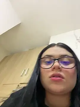 alissonfernandez  online show from April 2026 09:59:02 PM