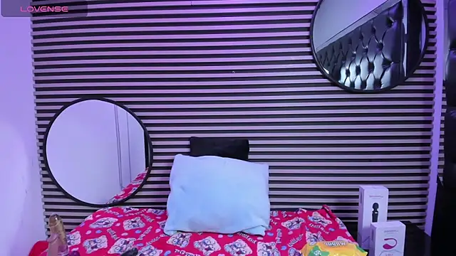 Snapshot of SophiaButt_ chatting on May 2026 04:07:02 AM SophiaButt online show from May 2026 04:07:02 AM