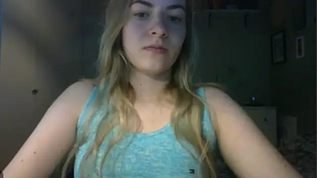 Snapshot of ROSIEx_sweet chatting on April 2026 08:20:01 AM ROSIEx sweet online show from April 2026 08:20:01 AM