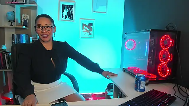 Sue Wolls online show from January 2025 09:30:02 PM