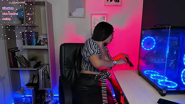 Sue Wolls online show from February 2025 02:09:02 PM