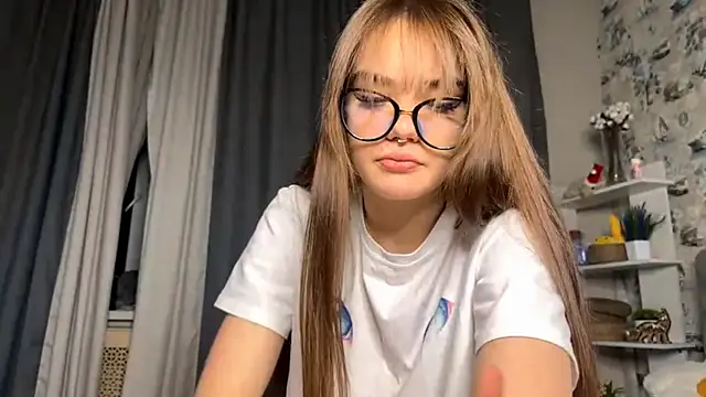 Snapshot of BlissDodd chatting on October 2025 06:47:02 PM BlissDodd online show from October 2025 06:47:02 PM