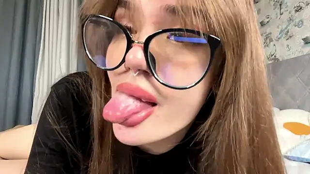 Snapshot of BlissDodd chatting on October 2025 06:41:02 PM BlissDodd online show from October 2025 06:41:02 PM