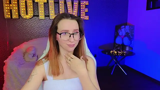 Snapshot of AliceBYKiss chatting on December 2024 04:05:02 PM AliceBYKiss online show from December 2024 04:05:02 PM