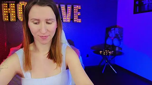 Snapshot of AliceBYKiss chatting on December 2024 12:27:02 PM AliceBYKiss online show from December 2024 12:27:02 PM