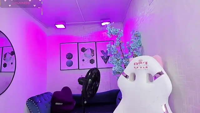 Snapshot of Theia_moon chatting on February 2026 12:35:02 PM Theia moon online show from February 2026 12:35:02 PM