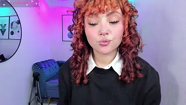 Snapshot of Theia_moon chatting on March 2026 05:09:02 PM Theia moon online show from March 2026 05:09:02 PM