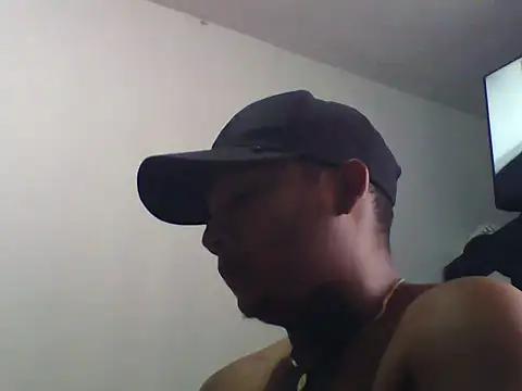 Snapshot of Realesf1114 chatting on October 2025 09:24:01 PM Realesf1114 online show from October 2025 09:24:01 PM