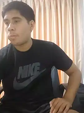 estudiante69 online show from December 2024 11:21:01 PM