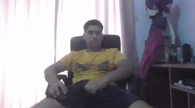 estudiante69 online show from February 2025 09:25:02 PM