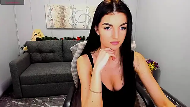 Angelina Clarks online show from January 2025 09:48:02 AM