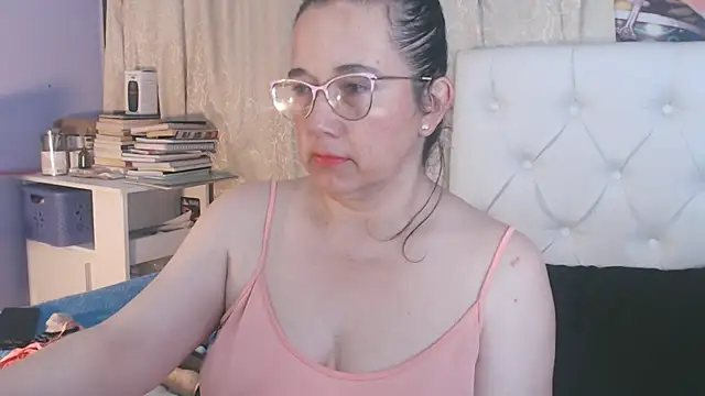 maturepriscila online show from February 2025 06:31:01 PM